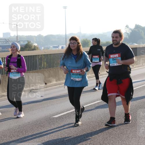 03.10.2025 - Köhlbrandbrückenlauf Lena Gebhardt http://msf.ph/oto/9048132 03.10.2025 09:30:17 Position 1 2520, 2531, 2178, 2179 meine-sportfotos.de