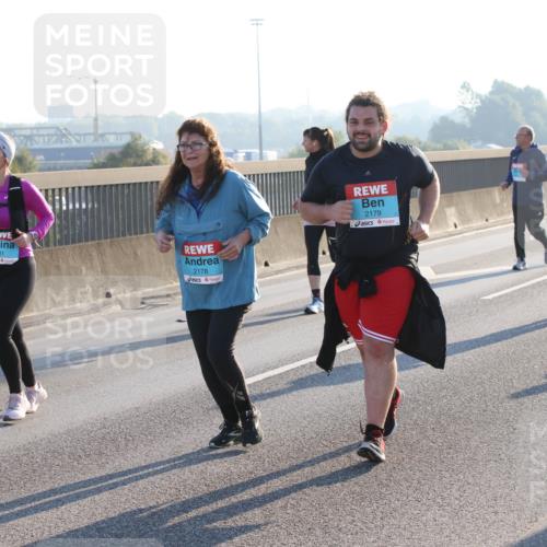 03.10.2025 - Köhlbrandbrückenlauf Lena Gebhardt http://msf.ph/oto/9048142 03.10.2025 09:30:18 Position 1 2520, 2531, 2178, 2179 meine-sportfotos.de