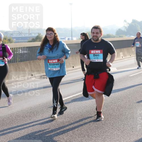 03.10.2025 - Köhlbrandbrückenlauf Lena Gebhardt http://msf.ph/oto/9048151 03.10.2025 09:30:18 Position 1 2520, 2531, 2178, 2179 meine-sportfotos.de