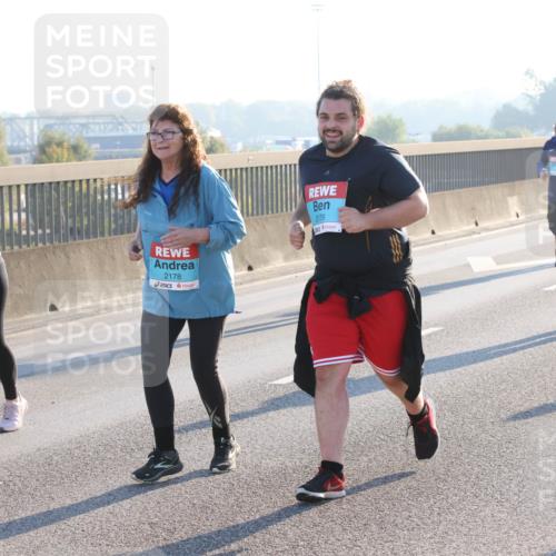 03.10.2025 - Köhlbrandbrückenlauf Lena Gebhardt http://msf.ph/oto/9048158 03.10.2025 09:30:18 Position 1 20, 2531, 2178, 2179 meine-sportfotos.de