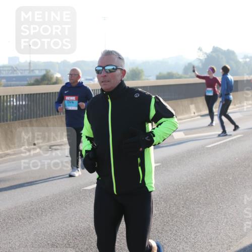 03.10.2025 - Köhlbrandbrückenlauf Lena Gebhardt http://msf.ph/oto/9048220 03.10.2025 09:30:22 Position 1  meine-sportfotos.de