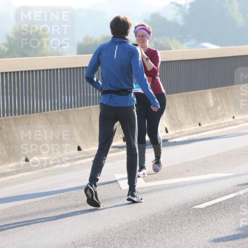 03.10.2025 - Köhlbrandbrückenlauf Lena Gebhardt http://msf.ph/oto/9048237 03.10.2025 09:30:23 Position 1  meine-sportfotos.de