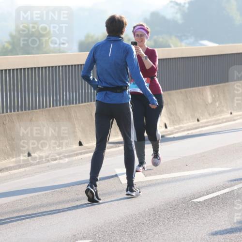 03.10.2025 - Köhlbrandbrückenlauf Lena Gebhardt http://msf.ph/oto/9048239 03.10.2025 09:30:23 Position 1  meine-sportfotos.de