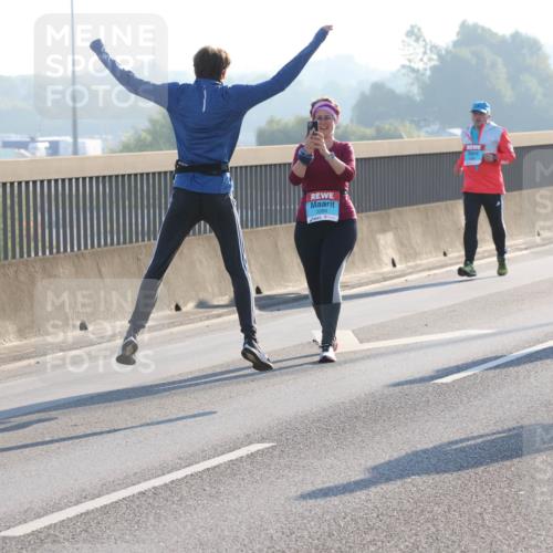 03.10.2025 - Köhlbrandbrückenlauf Lena Gebhardt http://msf.ph/oto/9048261 03.10.2025 09:30:24 Position 1  meine-sportfotos.de