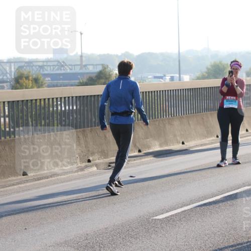03.10.2025 - Köhlbrandbrückenlauf Lena Gebhardt http://msf.ph/oto/9048282 03.10.2025 09:30:27 Position 1  meine-sportfotos.de