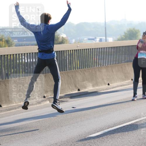 03.10.2025 - Köhlbrandbrückenlauf Lena Gebhardt http://msf.ph/oto/9048289 03.10.2025 09:30:27 Position 1  meine-sportfotos.de