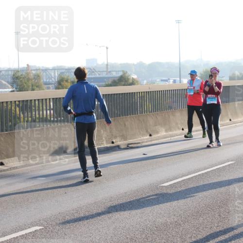 03.10.2025 - Köhlbrandbrückenlauf Lena Gebhardt http://msf.ph/oto/9048298 03.10.2025 09:30:29 Position 1  meine-sportfotos.de