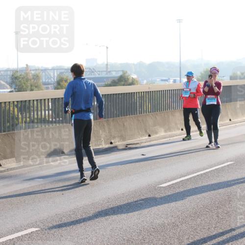 03.10.2025 - Köhlbrandbrückenlauf Lena Gebhardt http://msf.ph/oto/9048306 03.10.2025 09:30:29 Position 1  meine-sportfotos.de