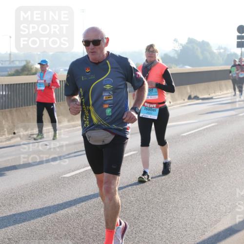 03.10.2025 - Köhlbrandbrückenlauf Lena Gebhardt http://msf.ph/oto/9048317 03.10.2025 09:30:30 Position 1  meine-sportfotos.de