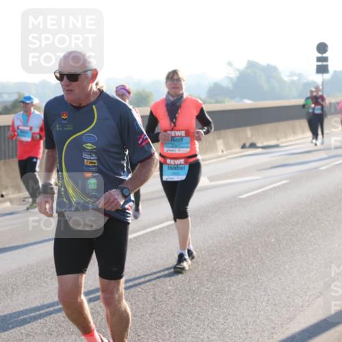 03.10.2025 - Köhlbrandbrückenlauf Lena Gebhardt http://msf.ph/oto/9048327 03.10.2025 09:30:30 Position 1  meine-sportfotos.de