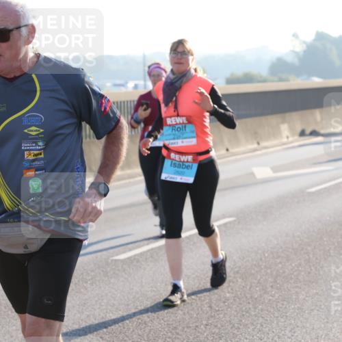 03.10.2025 - Köhlbrandbrückenlauf Lena Gebhardt http://msf.ph/oto/9048335 03.10.2025 09:30:31 Position 1  meine-sportfotos.de
