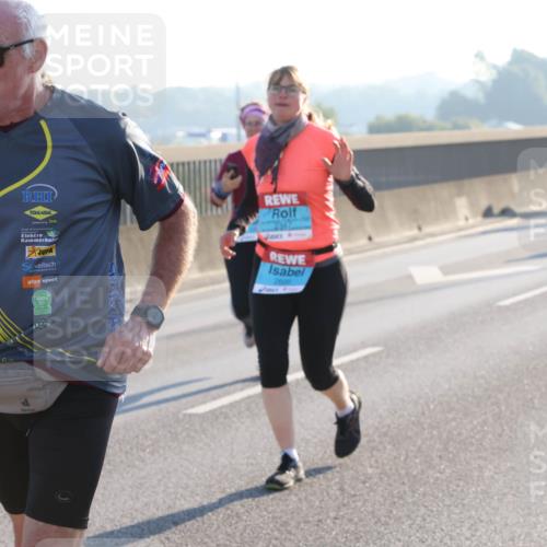 03.10.2025 - Köhlbrandbrückenlauf Lena Gebhardt http://msf.ph/oto/9048339 03.10.2025 09:30:31 Position 1 160, 100, 2620 meine-sportfotos.de