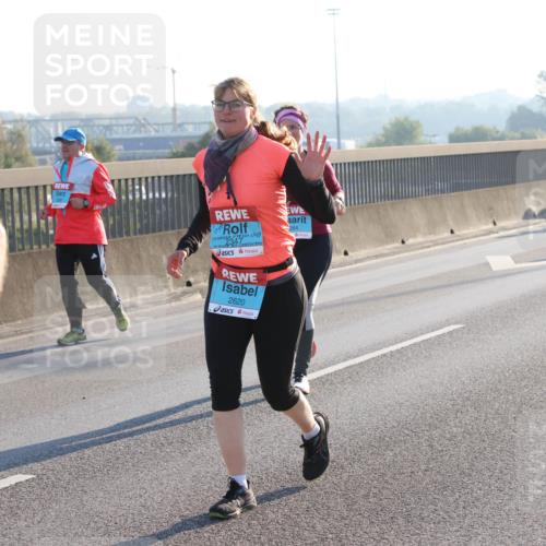 03.10.2025 - Köhlbrandbrückenlauf Lena Gebhardt http://msf.ph/oto/9048349 03.10.2025 09:30:31 Position 1 2620 meine-sportfotos.de