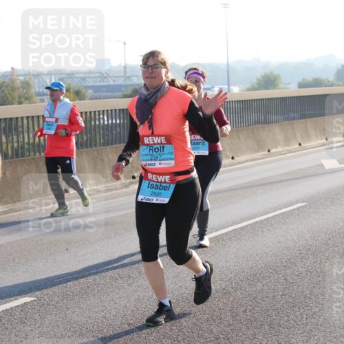 03.10.2025 - Köhlbrandbrückenlauf Lena Gebhardt http://msf.ph/oto/9048352 03.10.2025 09:30:32 Position 1 2620, 3284 meine-sportfotos.de