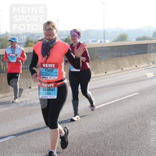 03.10.2025 - Köhlbrandbrückenlauf Lena Gebhardt http://msf.ph/oto/9048359 03.10.2025 09:30:32 Position 1 37, 2620 meine-sportfotos.de