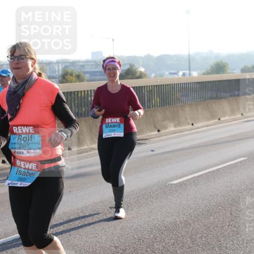 03.10.2025 - Köhlbrandbrückenlauf Lena Gebhardt http://msf.ph/oto/9048365 03.10.2025 09:30:32 Position 1 2347, 2620, 3284 meine-sportfotos.de