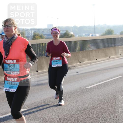 03.10.2025 - Köhlbrandbrückenlauf Lena Gebhardt http://msf.ph/oto/9048369 03.10.2025 09:30:32 Position 1 2347, 2620, 3284 meine-sportfotos.de
