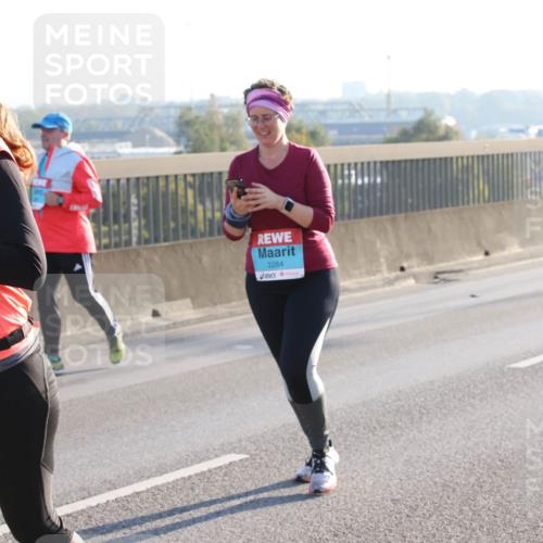 03.10.2025 - Köhlbrandbrückenlauf Lena Gebhardt http://msf.ph/oto/9048377 03.10.2025 09:30:33 Position 1 2347, 2620, 3284 meine-sportfotos.de