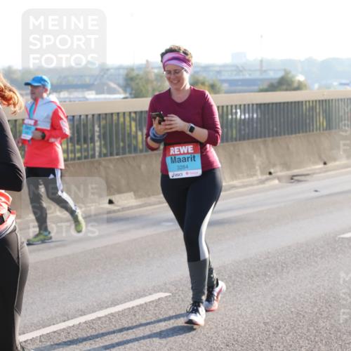 03.10.2025 - Köhlbrandbrückenlauf Lena Gebhardt http://msf.ph/oto/9048379 03.10.2025 09:30:33 Position 1 2347, 2620, 3284 meine-sportfotos.de