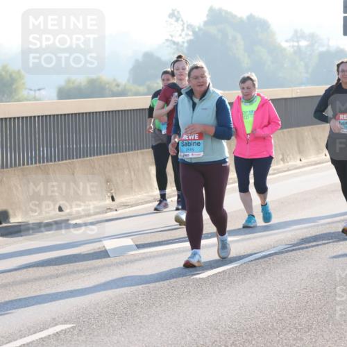 03.10.2025 - Köhlbrandbrückenlauf Lena Gebhardt http://msf.ph/oto/9048395 03.10.2025 09:30:35 Position 1 2515, 3571 meine-sportfotos.de