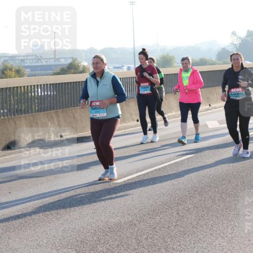 03.10.2025 - Köhlbrandbrückenlauf Lena Gebhardt http://msf.ph/oto/9048427 03.10.2025 09:30:38 Position 1 2515 meine-sportfotos.de