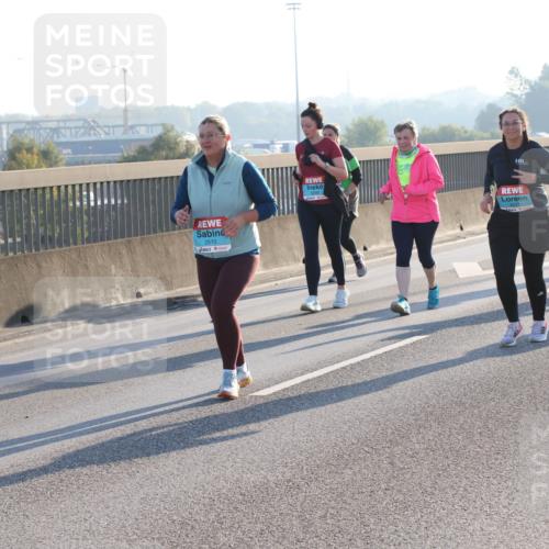 03.10.2025 - Köhlbrandbrückenlauf Lena Gebhardt http://msf.ph/oto/9048429 03.10.2025 09:30:38 Position 1 2515 meine-sportfotos.de