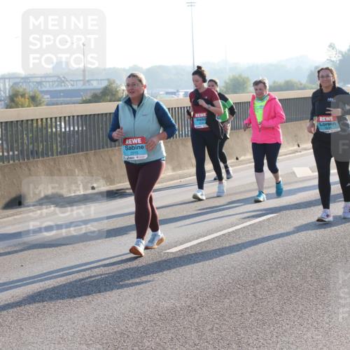 03.10.2025 - Köhlbrandbrückenlauf Lena Gebhardt http://msf.ph/oto/9048433 03.10.2025 09:30:38 Position 1 2515 meine-sportfotos.de