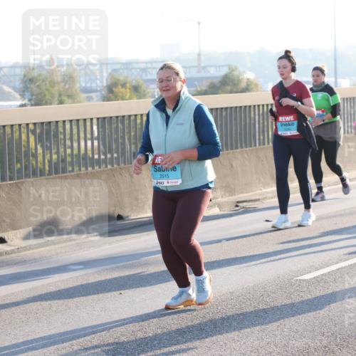 03.10.2025 - Köhlbrandbrückenlauf Lena Gebhardt http://msf.ph/oto/9048442 03.10.2025 09:30:39 Position 1 2515, 357 meine-sportfotos.de