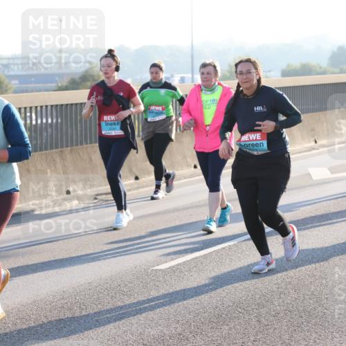 03.10.2025 - Köhlbrandbrückenlauf Lena Gebhardt http://msf.ph/oto/9048453 03.10.2025 09:30:39 Position 1 2515, 571 meine-sportfotos.de