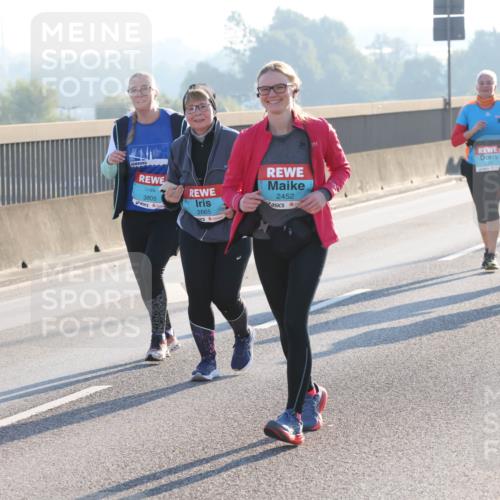 03.10.2025 - Köhlbrandbrückenlauf Lena Gebhardt http://msf.ph/oto/9048464 03.10.2025 09:30:41 Position 1 3805, 2665, 2452 meine-sportfotos.de