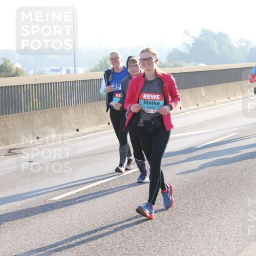 03.10.2025 - Köhlbrandbrückenlauf Lena Gebhardt http://msf.ph/oto/9048499 03.10.2025 09:30:42 Position 1 2452 meine-sportfotos.de