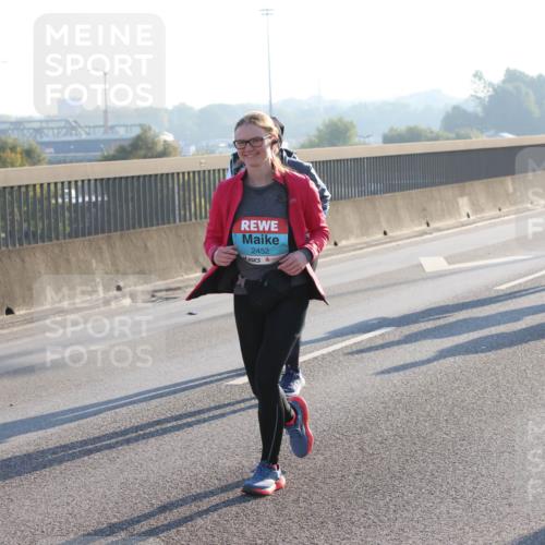 03.10.2025 - Köhlbrandbrückenlauf Lena Gebhardt http://msf.ph/oto/9048508 03.10.2025 09:30:42 Position 1 2452 meine-sportfotos.de