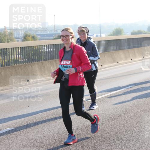 03.10.2025 - Köhlbrandbrückenlauf Lena Gebhardt http://msf.ph/oto/9048523 03.10.2025 09:30:43 Position 1 21 meine-sportfotos.de