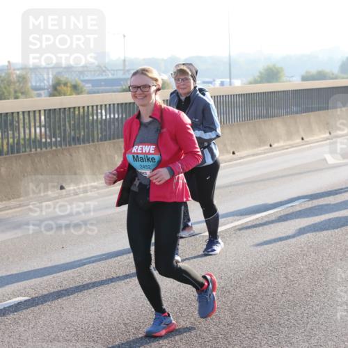 03.10.2025 - Köhlbrandbrückenlauf Lena Gebhardt http://msf.ph/oto/9048529 03.10.2025 09:30:43 Position 1 2452 meine-sportfotos.de