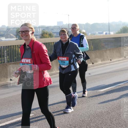 03.10.2025 - Köhlbrandbrückenlauf Lena Gebhardt http://msf.ph/oto/9048533 03.10.2025 09:30:43 Position 1 2665 meine-sportfotos.de