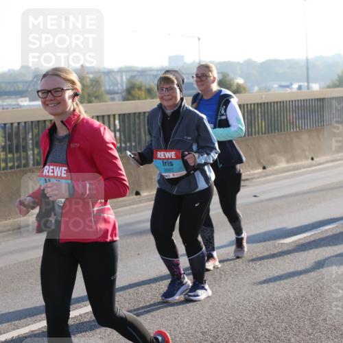 03.10.2025 - Köhlbrandbrückenlauf Lena Gebhardt http://msf.ph/oto/9048542 03.10.2025 09:30:44 Position 1 2665 meine-sportfotos.de