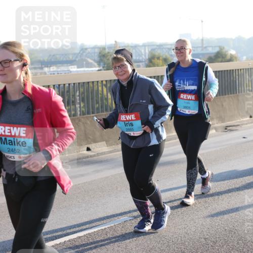03.10.2025 - Köhlbrandbrückenlauf Lena Gebhardt http://msf.ph/oto/9048545 03.10.2025 09:30:44 Position 1 2452, 2665, 3805 meine-sportfotos.de