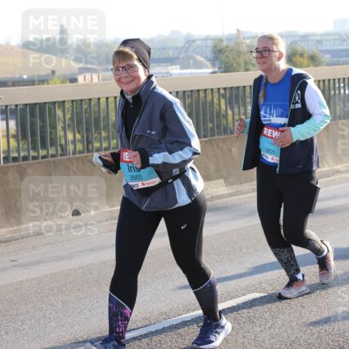 03.10.2025 - Köhlbrandbrückenlauf Lena Gebhardt http://msf.ph/oto/9048557 03.10.2025 09:30:44 Position 1  meine-sportfotos.de
