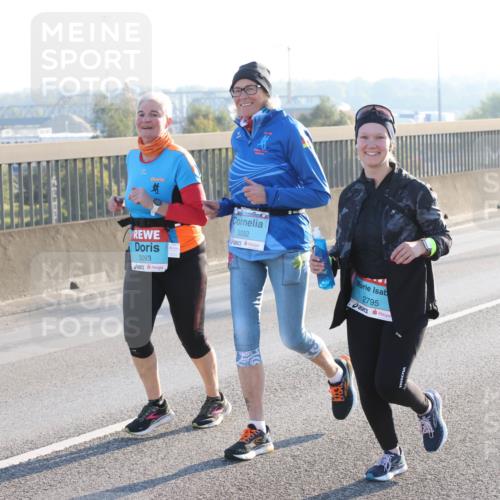 03.10.2025 - Köhlbrandbrückenlauf Lena Gebhardt http://msf.ph/oto/9048612 03.10.2025 09:30:47 Position 1 3093, 3092, 2795 meine-sportfotos.de