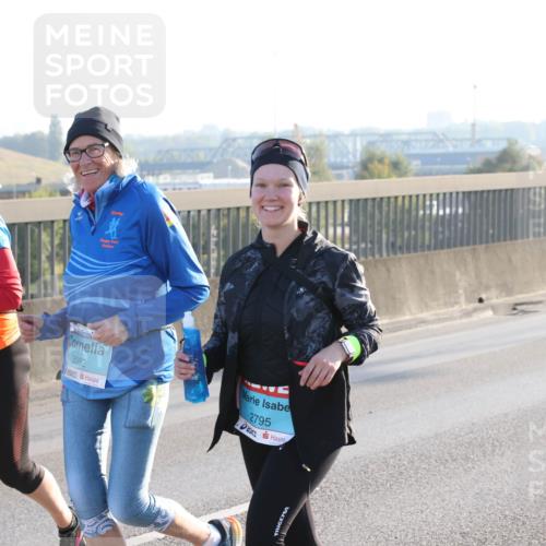 03.10.2025 - Köhlbrandbrückenlauf Lena Gebhardt http://msf.ph/oto/9048651 03.10.2025 09:30:48 Position 1 3093, 3092, 2795 meine-sportfotos.de