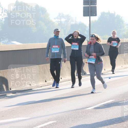 03.10.2025 - Köhlbrandbrückenlauf Lena Gebhardt http://msf.ph/oto/9048658 03.10.2025 09:30:50 Position 1 2691, 3606 meine-sportfotos.de