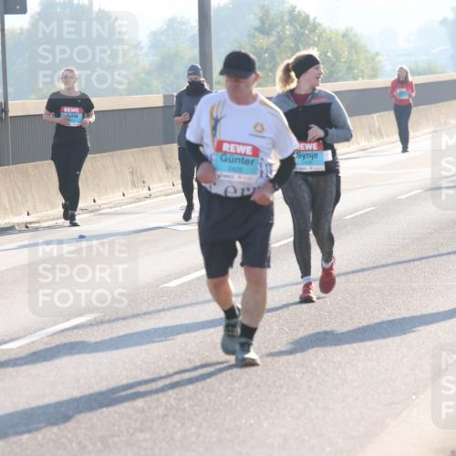 03.10.2025 - Köhlbrandbrückenlauf Lena Gebhardt http://msf.ph/oto/9048672 03.10.2025 09:30:50 Position 1 2425, 2666 meine-sportfotos.de