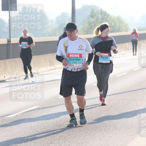 03.10.2025 - Köhlbrandbrückenlauf Lena Gebhardt http://msf.ph/oto/9048690 03.10.2025 09:30:51 Position 1 3606, 2425, 2426, 2666 meine-sportfotos.de