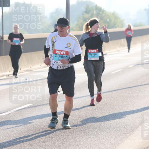 03.10.2025 - Köhlbrandbrückenlauf Lena Gebhardt http://msf.ph/oto/9048705 03.10.2025 09:30:51 Position 1 2666, 242 meine-sportfotos.de