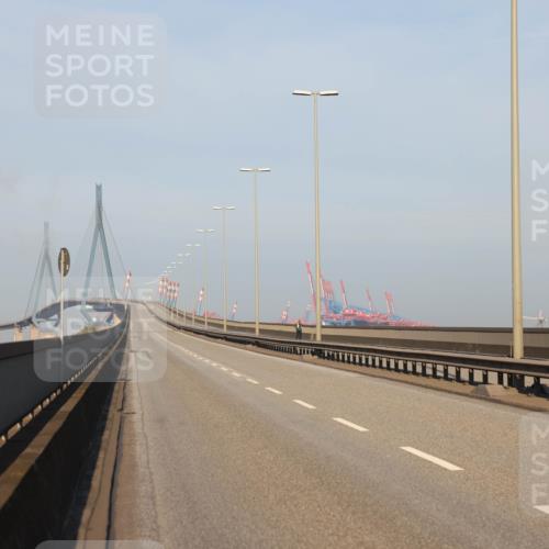 03.10.2025 - Köhlbrandbrückenlauf Lena Gebhardt http://msf.ph/oto/9048984 03.10.2025 09:08:10 Position 1  meine-sportfotos.de