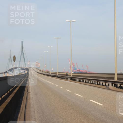 03.10.2025 - Köhlbrandbrückenlauf Lena Gebhardt http://msf.ph/oto/9048988 03.10.2025 09:08:10 Position 1  meine-sportfotos.de