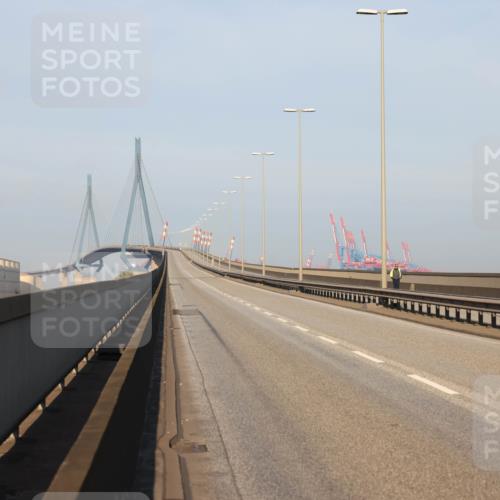 03.10.2025 - Köhlbrandbrückenlauf Lena Gebhardt http://msf.ph/oto/9049019 03.10.2025 09:09:25 Position 1  meine-sportfotos.de