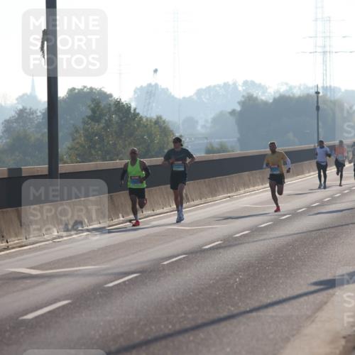 03.10.2025 - Köhlbrandbrückenlauf Lena Gebhardt http://msf.ph/oto/9049023 03.10.2025 09:11:55 Position 1  meine-sportfotos.de