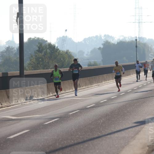 03.10.2025 - Köhlbrandbrückenlauf Lena Gebhardt http://msf.ph/oto/9049027 03.10.2025 09:11:55 Position 1  meine-sportfotos.de