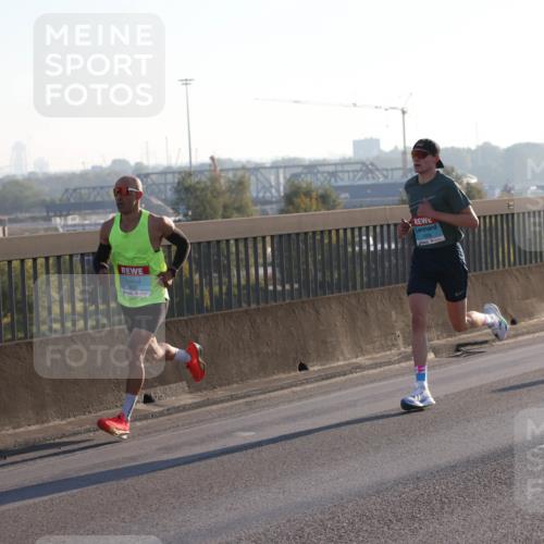 03.10.2025 - Köhlbrandbrückenlauf Lena Gebhardt http://msf.ph/oto/9049168 03.10.2025 09:12:06 Position 1  meine-sportfotos.de